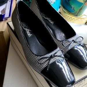 Life Stride Size 10M cute slip ons low heel